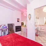 La Anos 50. La Casa Barbie. Banera, Chimenea 4*