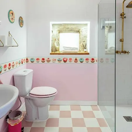 La Anos 50 La Casa Barbie, Banera Y Chimenea De Lena Aparthotel 4*