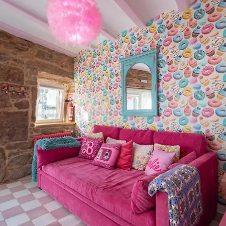 La Anos 50. La Casa Barbie. Banera, Chimenea Lägenhetshotell