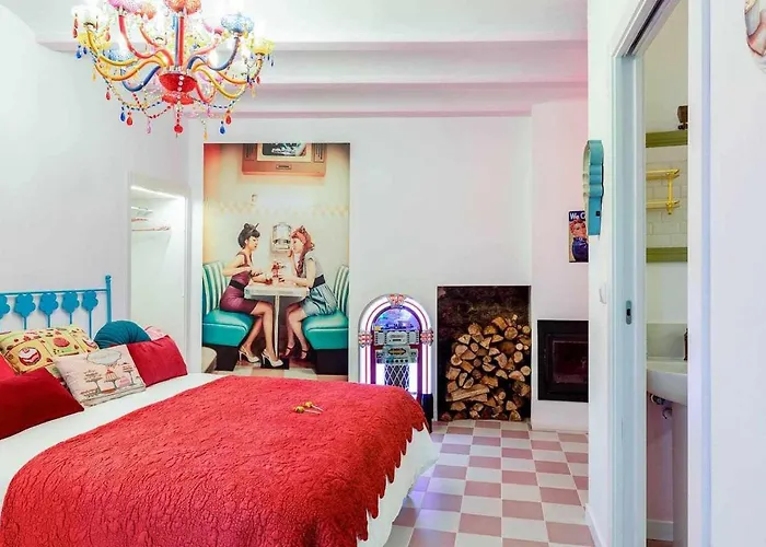 Lägenhetshotell La Anos 50. La Casa Barbie. Banera, Chimenea