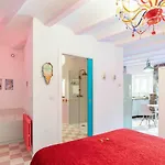 La Anos 50. La Casa Barbie. Banera, Chimenea מלון דירות 4*