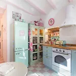 La Anos 50. La Casa Barbie. Banera, Chimenea מלון דירות