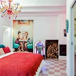 Ξενοδοχείο με διαμερίσματα La Anos 50. La Casa Barbie. Banera, Chimenea