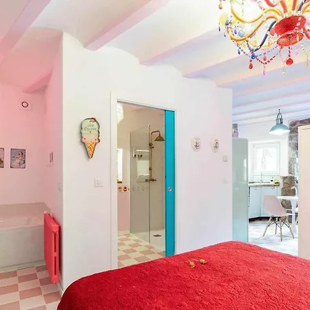 La Anos 50 La Casa Barbie, Banera Y Chimenea De Lena アパートホテル 4*