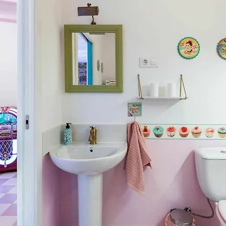 La Anos 50 La Casa Barbie, Banera Y Chimenea De Lena 4* Corcubión