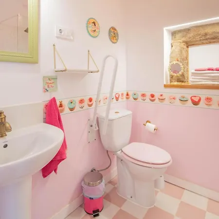 Апарт-отель La Anos 50. La Casa Barbie. Banera, Chimenea