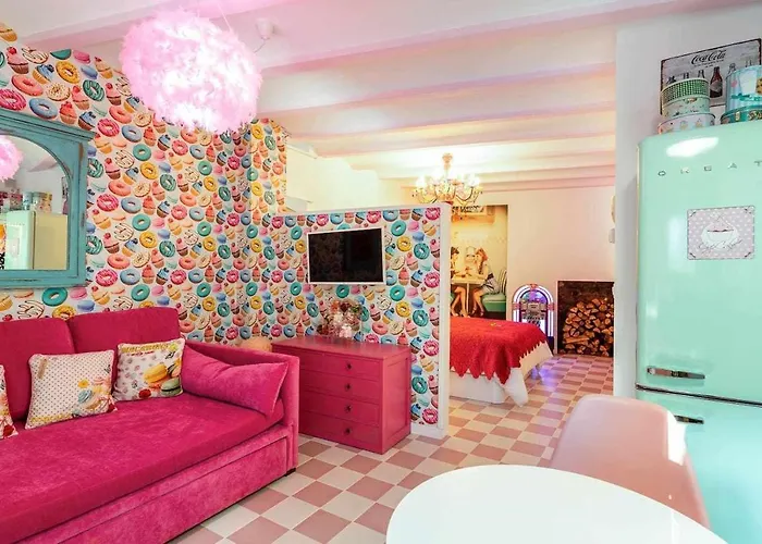 Апарт-отель La Anos 50. La Casa Barbie. Banera, Chimenea Коркубион