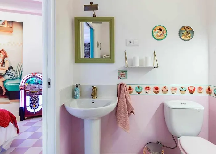 La Anos 50. La Casa Barbie. Banera, Chimenea 4* Коркубион