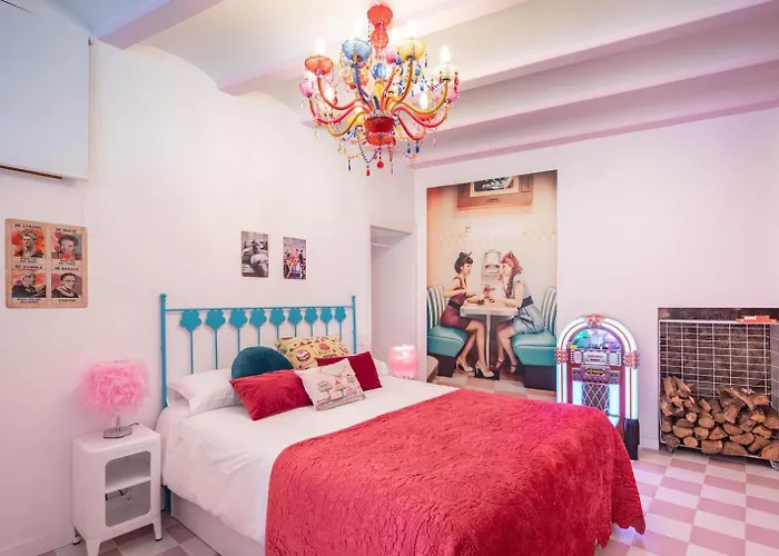 La Anos 50. La Casa Barbie. Banera, Chimenea 4* Коркубион